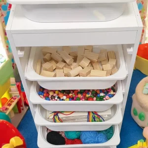 Boxen-Regal mit 6 Aufbewahrungsboxen fahrbar